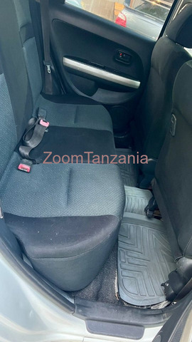 2005 Toyota IST Rangi Nyeupe - 6/6