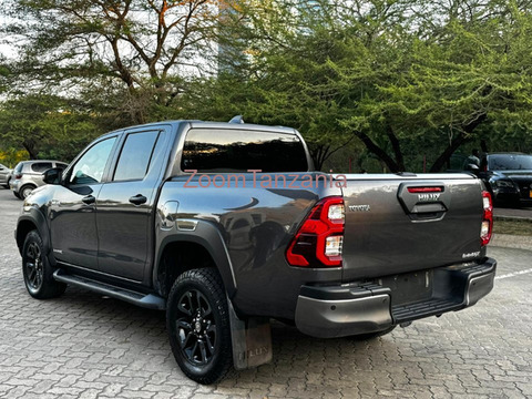 2023 Toyota Hilux Invincible X - 6/6