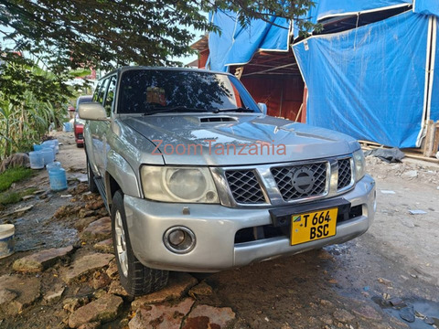 2004 Nissan Patrol - 3/6
