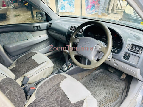 2000 Toyota Starlet Rangi Silver - 2/6