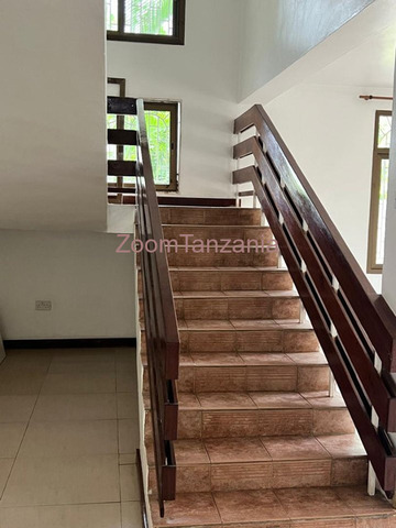 Villa Yenye Vyumba 4 Inapangishwa Masaki - 5/6