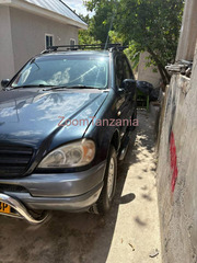 Mercedes-Benz 2000 Rangi Nyeusi