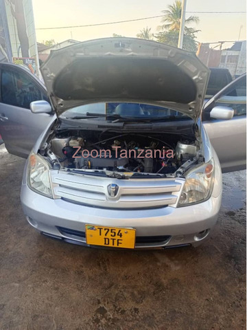 2003 Toyota IST Silver Color - 5/6