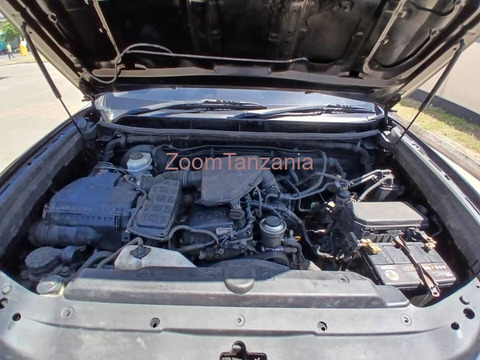 Toyota Land Cruiser Prado 2018 Rangi Nyeusi - 6/6