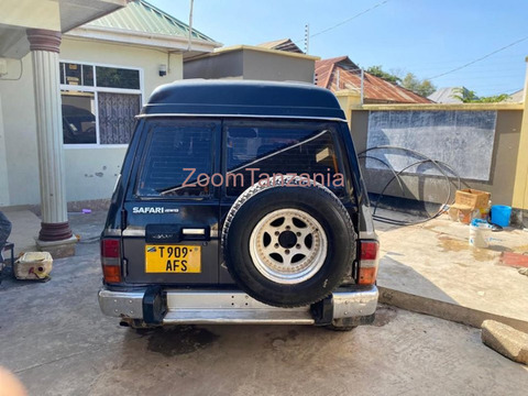 Nissan Safari 2003 Rangi Nyeusi - 4/4