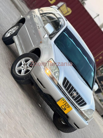 2001 Toyota Harrier Silver Color - 4/4