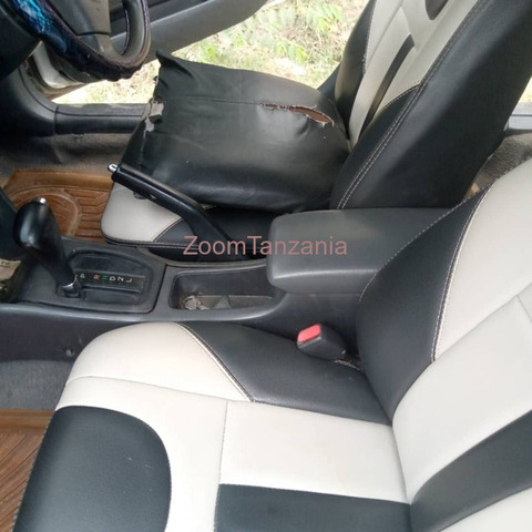 2002 Toyota Carina Silver Color - 3/6