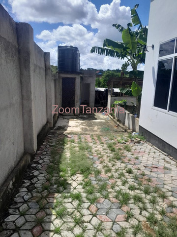 3 Bedroom House For Sale in Amani Street Mpiji Magohe - 4/6