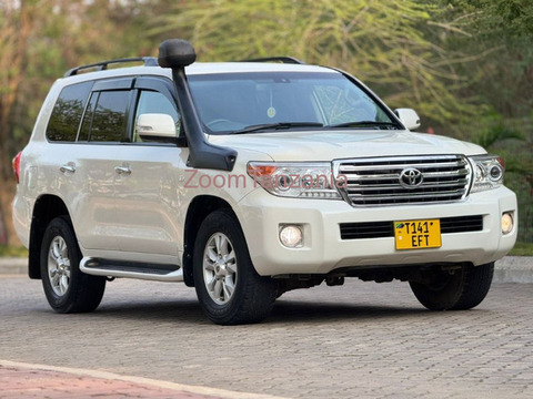 Toyota Land Cruiser V8 2008 Rangi Nyeupe - 1/6