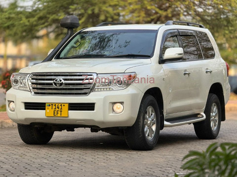 Toyota Land Cruiser V8 2008 Rangi Nyeupe - 2/6
