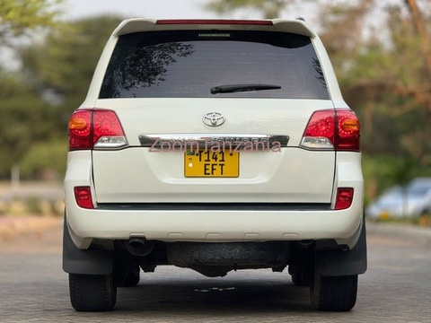 Toyota Land Cruiser V8 2008 Rangi Nyeupe - 4/6
