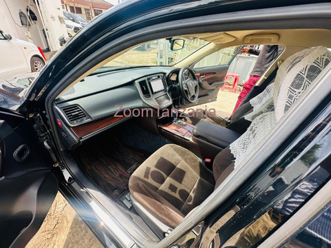 Toyota Crown Royal Saloon 2015 Black Color - 3/6