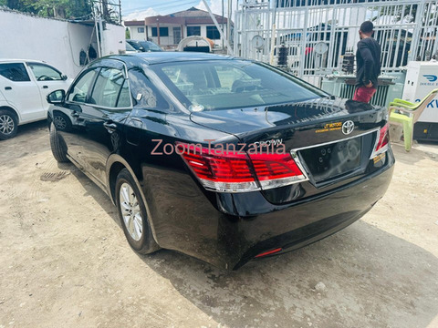 Toyota Crown Royal Saloon 2015 Black Color - 5/6