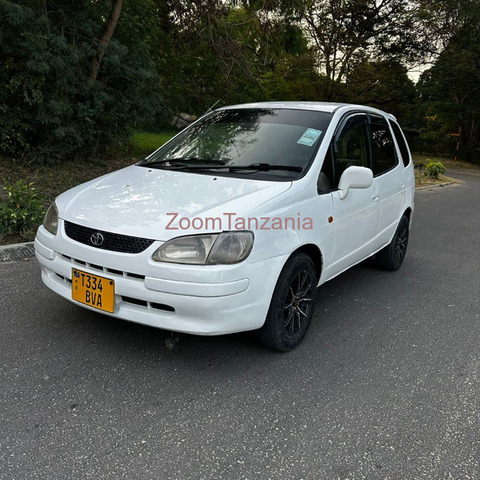Toyota Corolla Spacio 2001 Nyeupe - 6/6