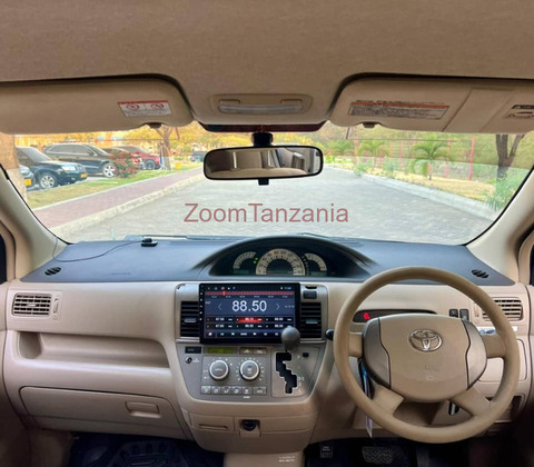 2010 Toyota Raum Silver - 2/6