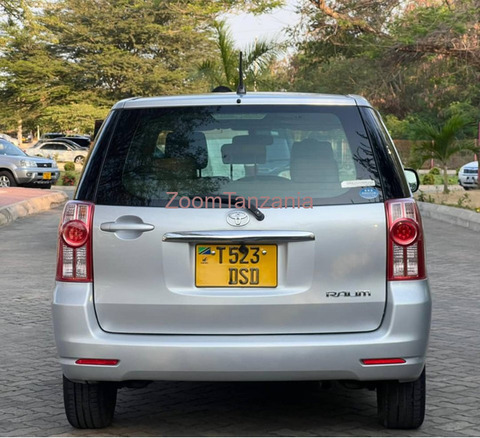 2010 Toyota Raum Silver - 3/6
