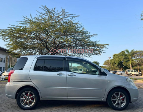2010 Toyota Raum Silver - 4/6