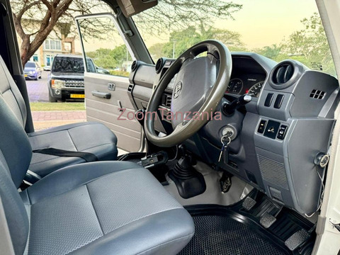 2015 Toyota Land Cruiser Hardtop LX White - 4/6