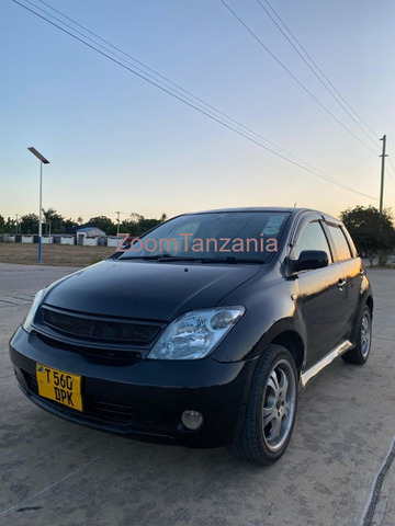 2005 Toyota IST Black - 1/4