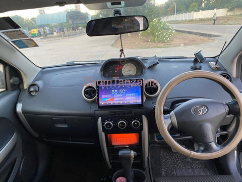 2005 Toyota IST Black - 3/4