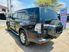 2006 Mitsubishi Pajero Black