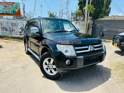 2006 Mitsubishi Pajero Black - 2/6