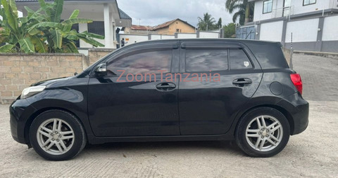 2008 Toyota IST Black - 4/6