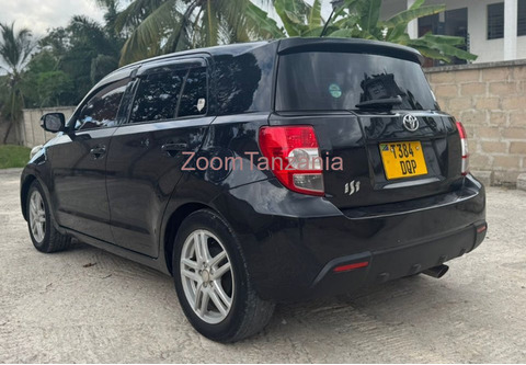 2008 Toyota IST Black - 5/6