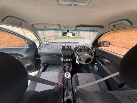 2008 Toyota IST Black - 6/6