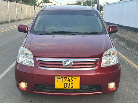 2010 Toyota Raum Red - 2/6