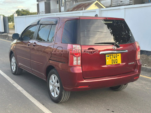 2010 Toyota Raum Red - 6/6