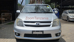 2005 Toyota IST Silver
