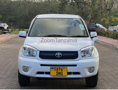 2005 Toyota RAV4 White