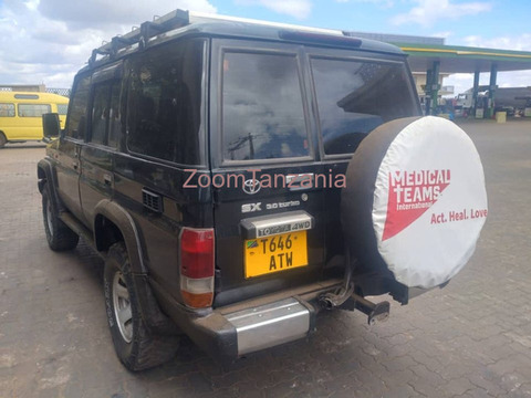 1994 Toyota Land Cruiser SX Green - 4/6