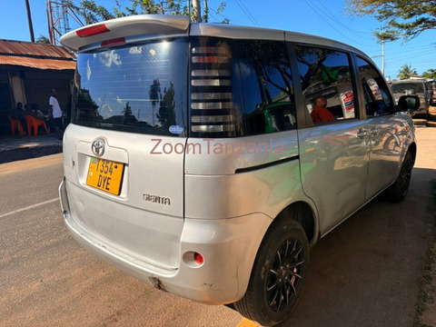 Toyota Sienta 2004 Silver - 5/6