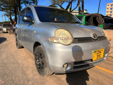 Toyota Sienta 2004 Silver - 6/6