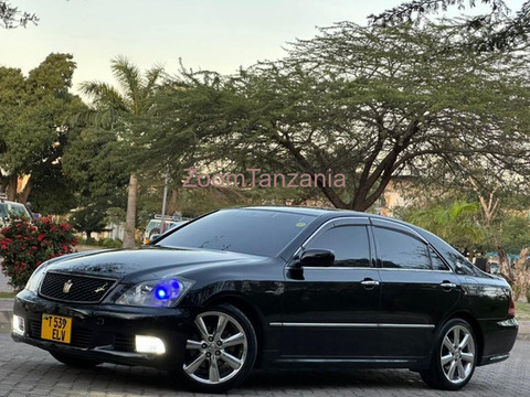 Toyota Crown Athlete 2006 Nyeusi - 2/6