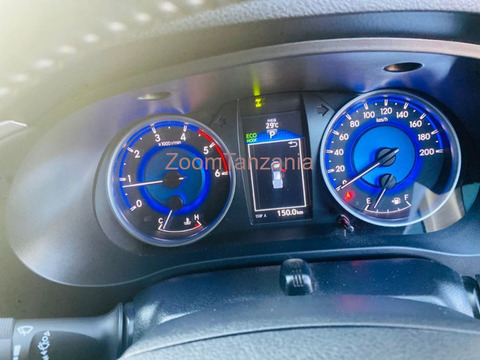 2018 Toyota Hilux Blue - 5/6