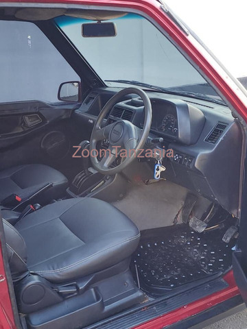 1996 Suzuki Escudo Red - 2/6