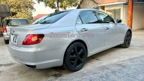 Toyota Mark X 2006 Silver - 2/6