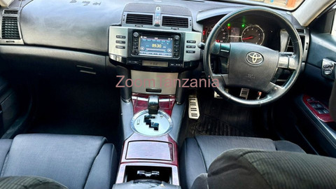 Toyota Mark X 2006 Silver - 3/6
