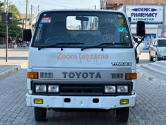 Toyota Toyoace 1998 Nyeupe
