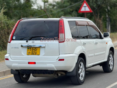 Nissan X-Trail 2003 Nyeupe - 3/6