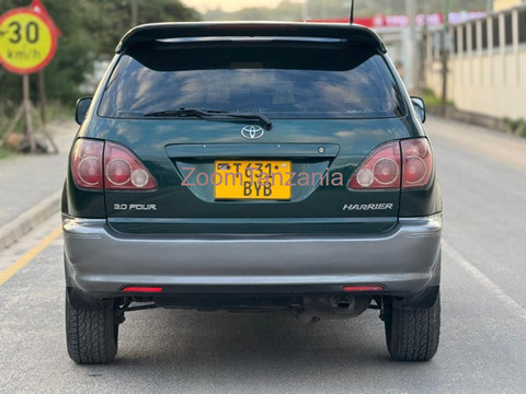 Toyota Harrier 2003 Kijani - 2/6