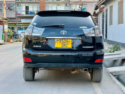 2004 Toyota Harrier Black - 3/6