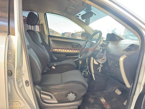 2007 Toyota IST Silver - 3/6