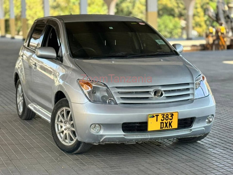 2007 Toyota IST Silver - 6/6
