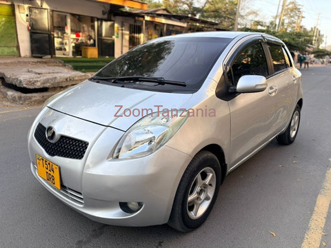 2005 Toyota Vitz Silver - 6/6