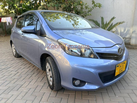 Toyota Vitz 2012 Blue - 3/6