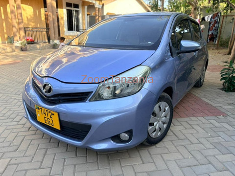 Toyota Vitz 2012 Blue - 4/6